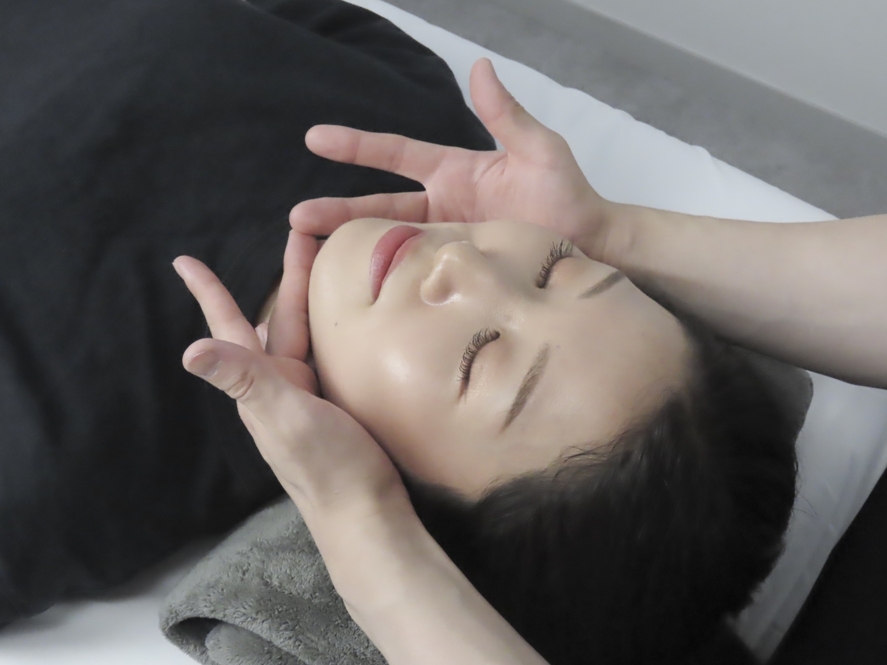 顔と首肩のつながりを確認する小顔矯正